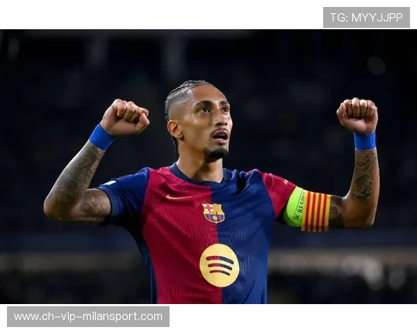 巴萨步步推进围攻，拉菲尼亚射门擦立柱而过