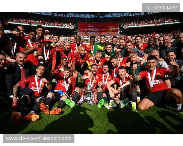 英超利物浦点球判罚冷静命中，主场欢声雷动