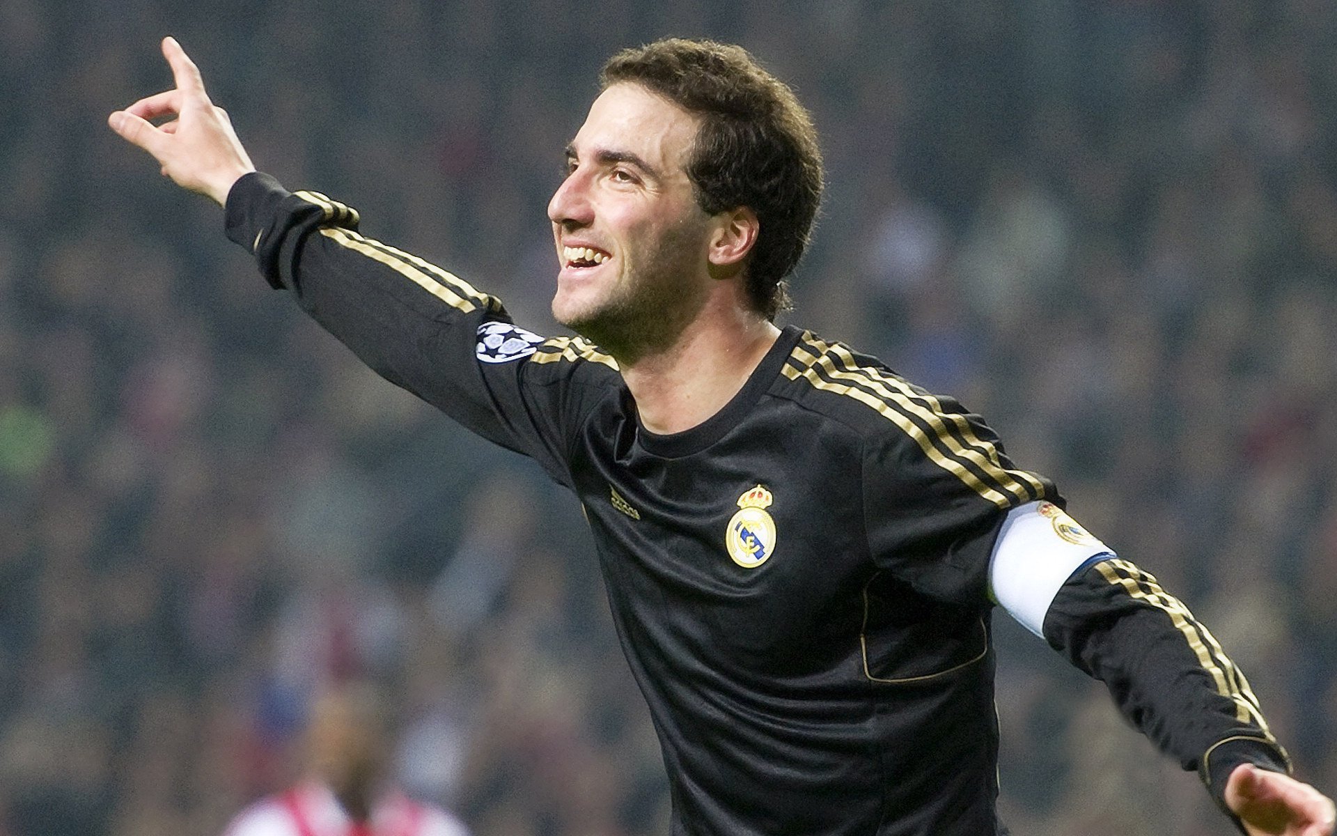 国家队战术风格为何随教练更迭频繁，国家队的训练都是封闭的吗